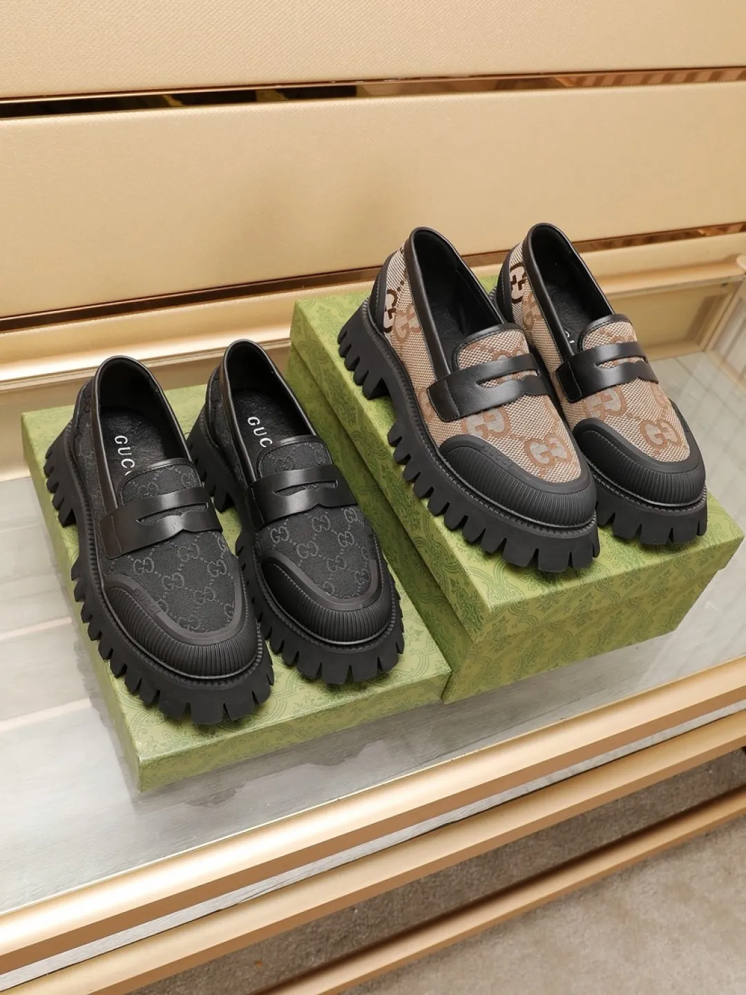 Factory P520💰[GUCCI] 🆕Men's classic loafers, integrating classic shoe styles with retro California style. Slipper style design, easy to put on and take off. The upper is carefully made of original fabric and decorated with a rubber concave sole and the logo on the upper. Wear it with casual clothing or a suit. Size: 38-44 (45.46 customized)